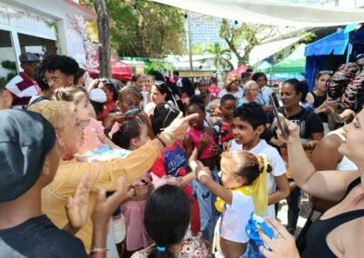 Payaso Azul y Ana Nora Calaza en el Pabellón Cuba
