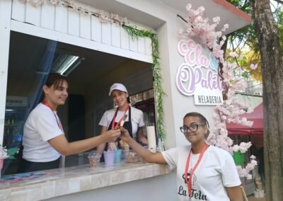Ela y paleta celebrando el 4 de abril con La Fela en el Pabellón Cuba